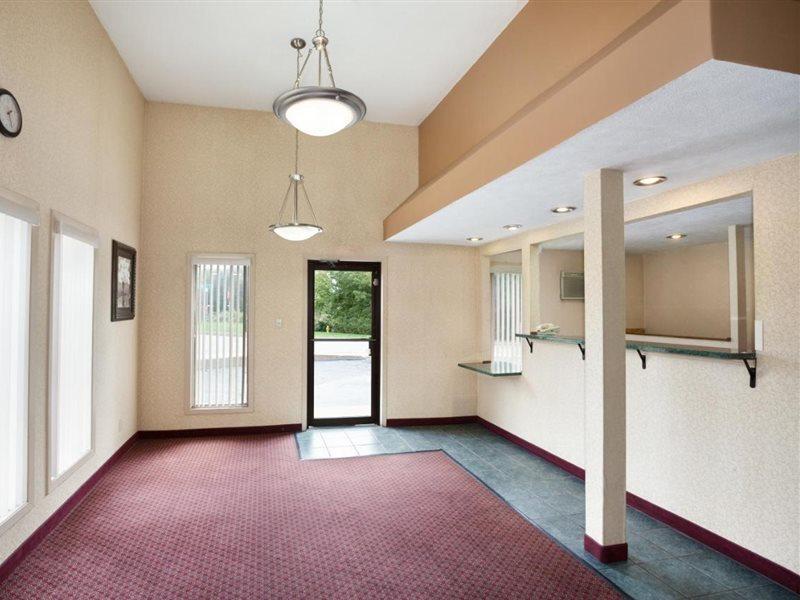 Travelodge By Wyndham La Porte/Michigan City Area Exteriér fotografie